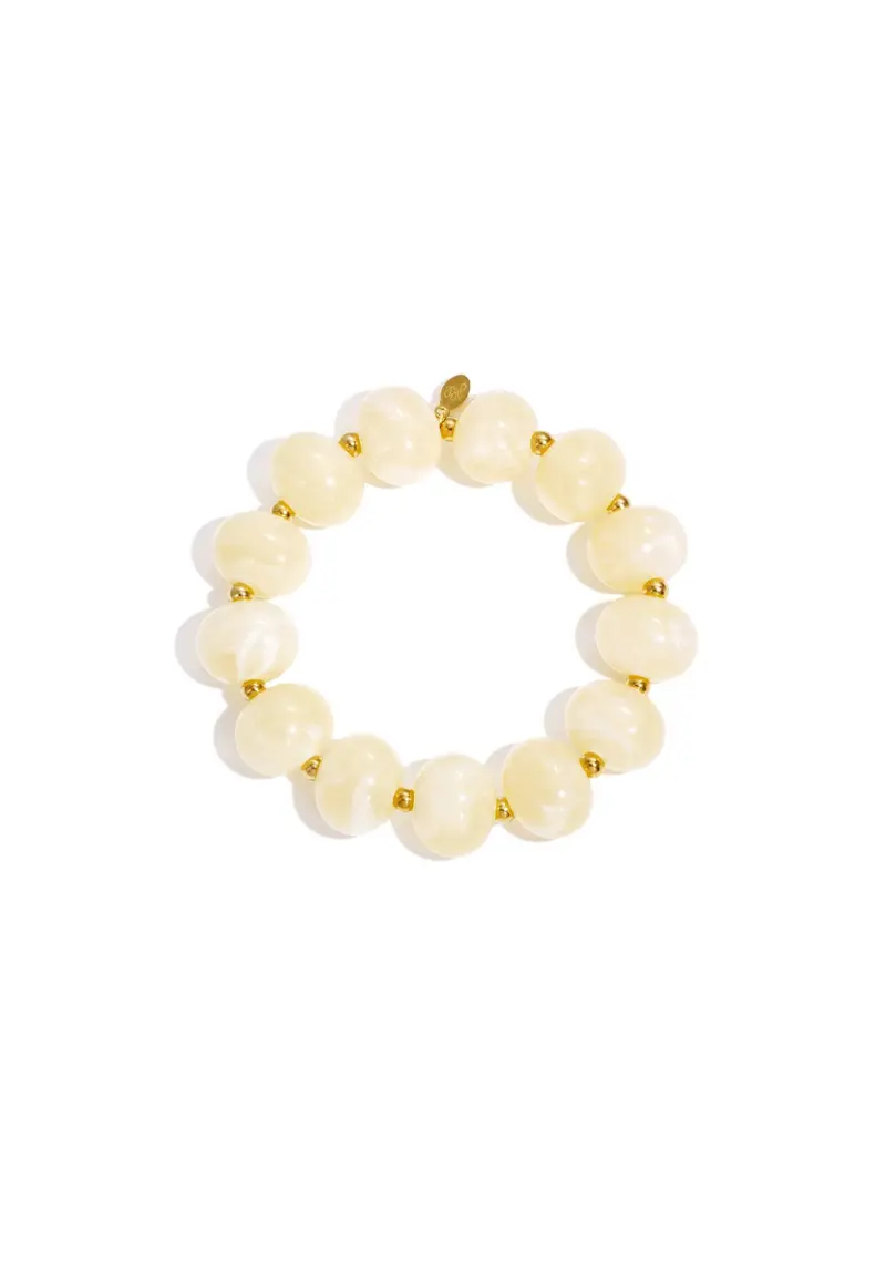Armband met grote beige kralen goud