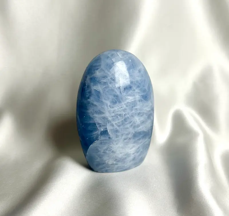 Blauwe Calciet Sculptuur Nr. 28