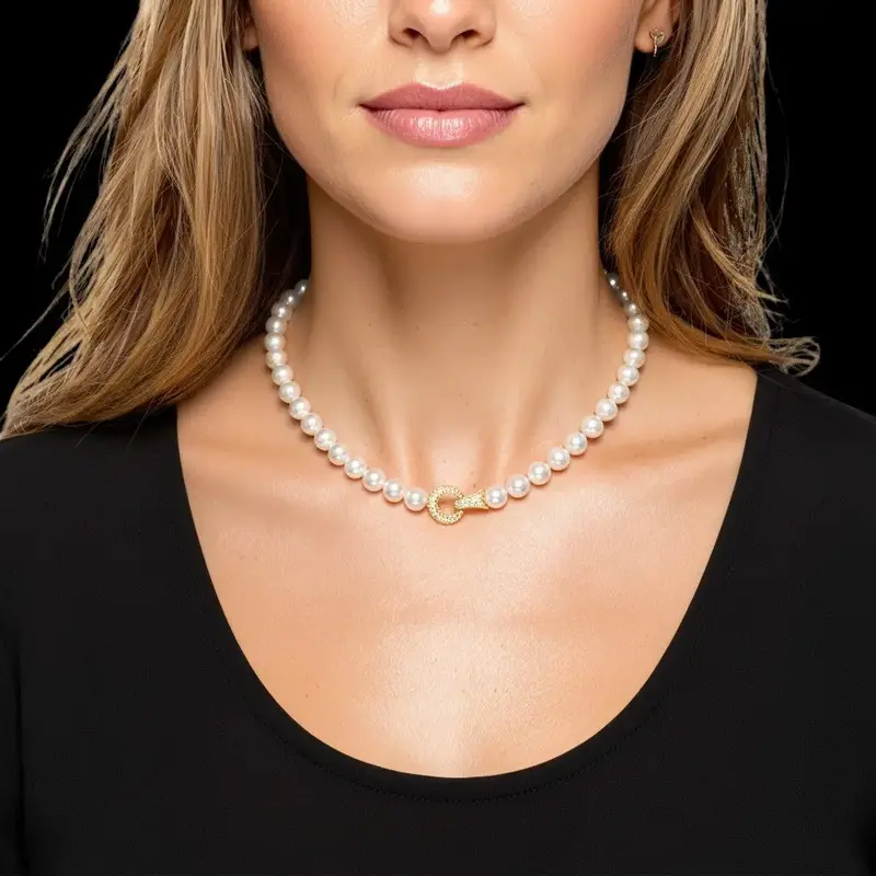 Charlotte Parelcollier met Goudkleurig Slot met Zirkonia Stenen