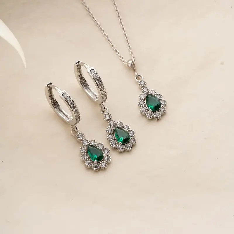 Emerald Elegantie – 925 Sterling Zilveren Oorbellen & Ketting Set