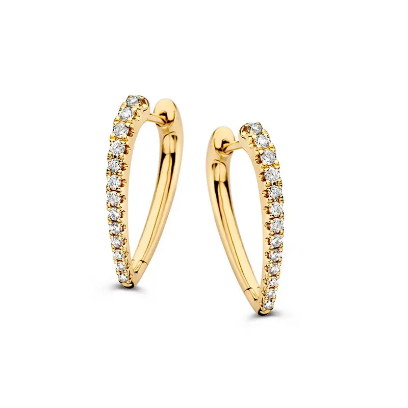 Geelgouden Oorringen in Asymmetrisch Model met Diamant
