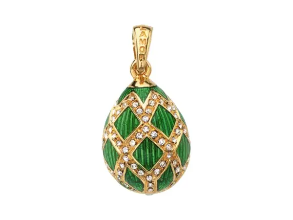 Gouden hangertje Hermitage Sint Petersburg pendant eitje met 18kt gouden toplaag groene ruit emaille en ingelegde kristallen