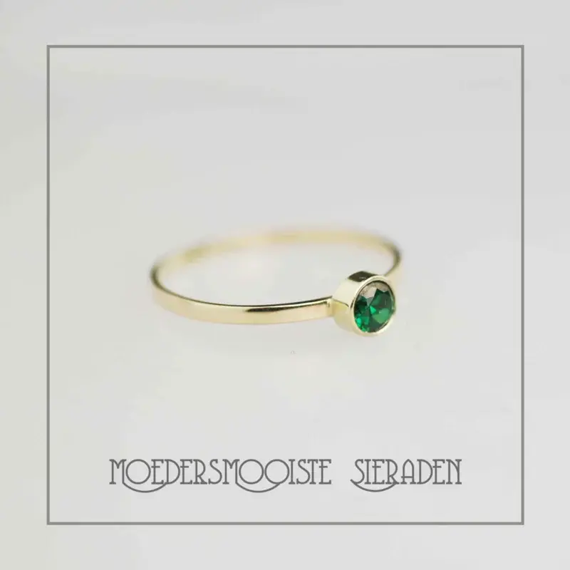Gouden ring met Geboortesteen van Mei