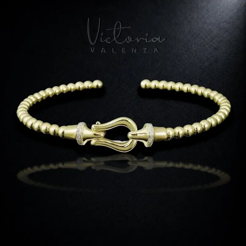 Goudkleurige Bolletjes Flexarmband met Haaksluiting en Zirkonia Stenen