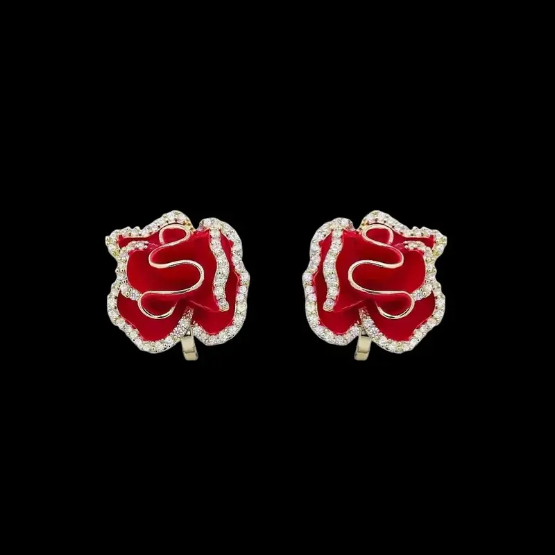 Goudkleurige Camellia Clip Oorbellen met Rode Emaille en Zirkonia Stenen