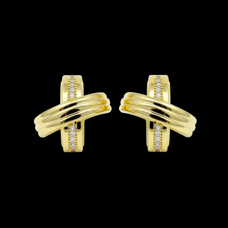 Goudkleurige Cross Design Clip Oorbellen met Zirkonia Stenen