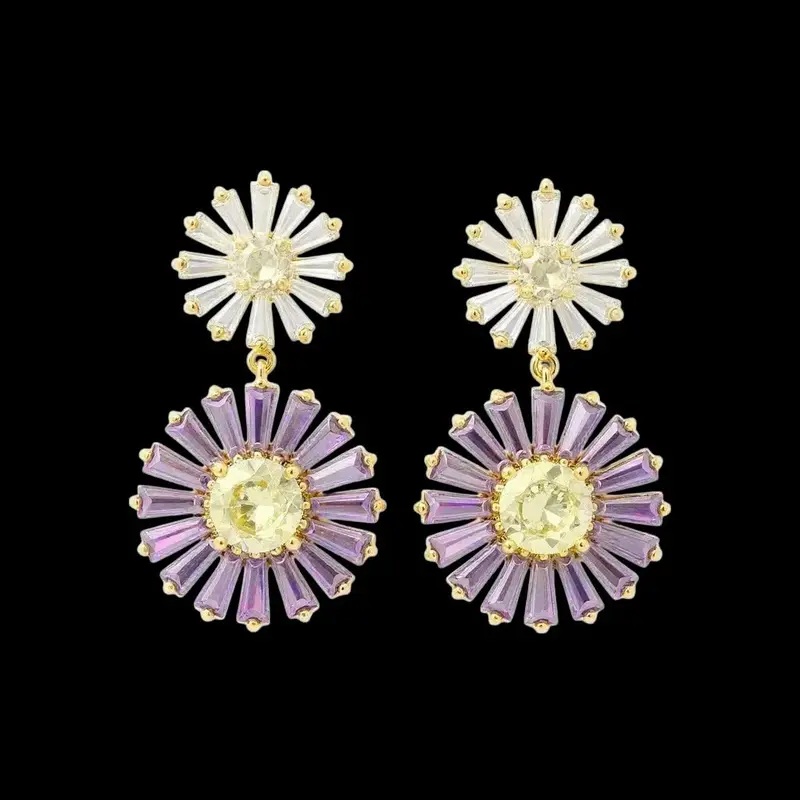 Goudkleurige Daisy oorbellen met paarse en gele zirkonia stenen