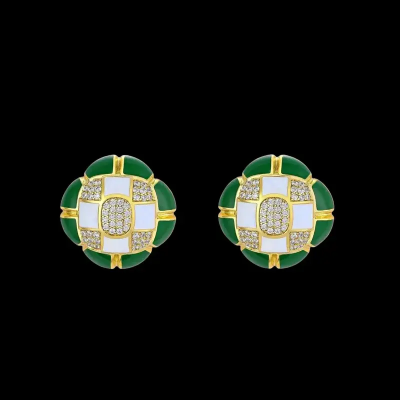Goudkleurige fantasie oorbellen met witte en groene emaille en zirkonia stenen
