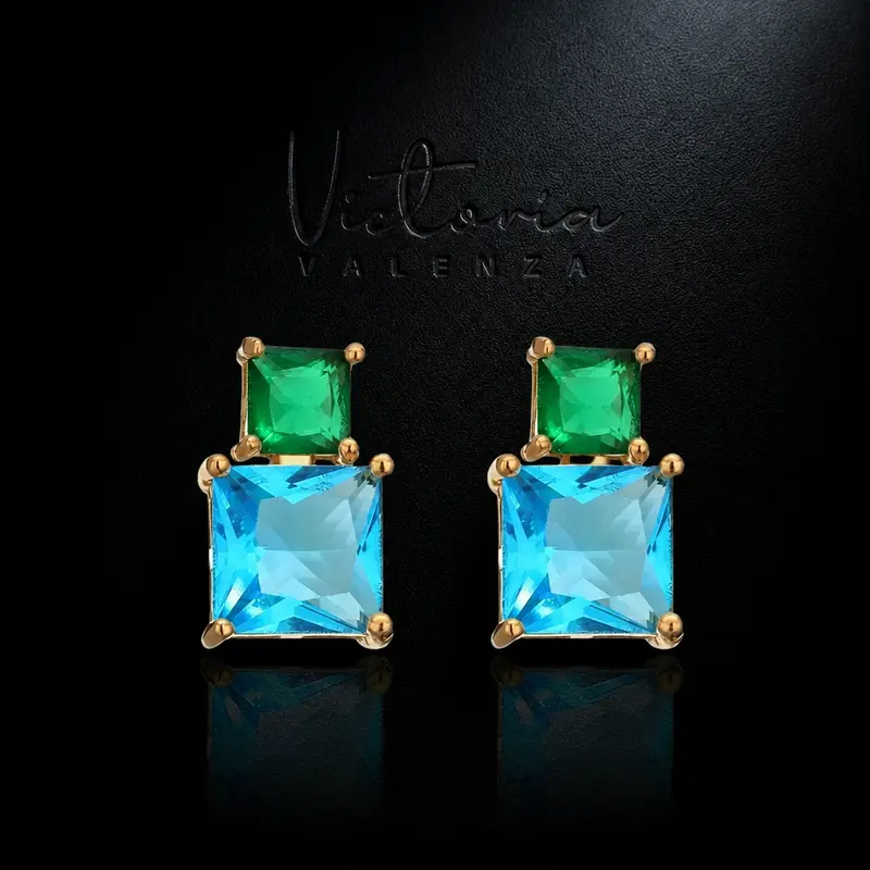Goudkleurige oorbellen met blauwe en groene zirkonia's