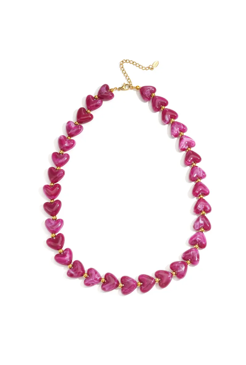 Ketting met fuchsia hartjes kralen