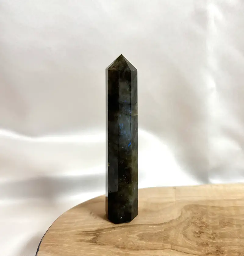 Labradoriet Obelisk