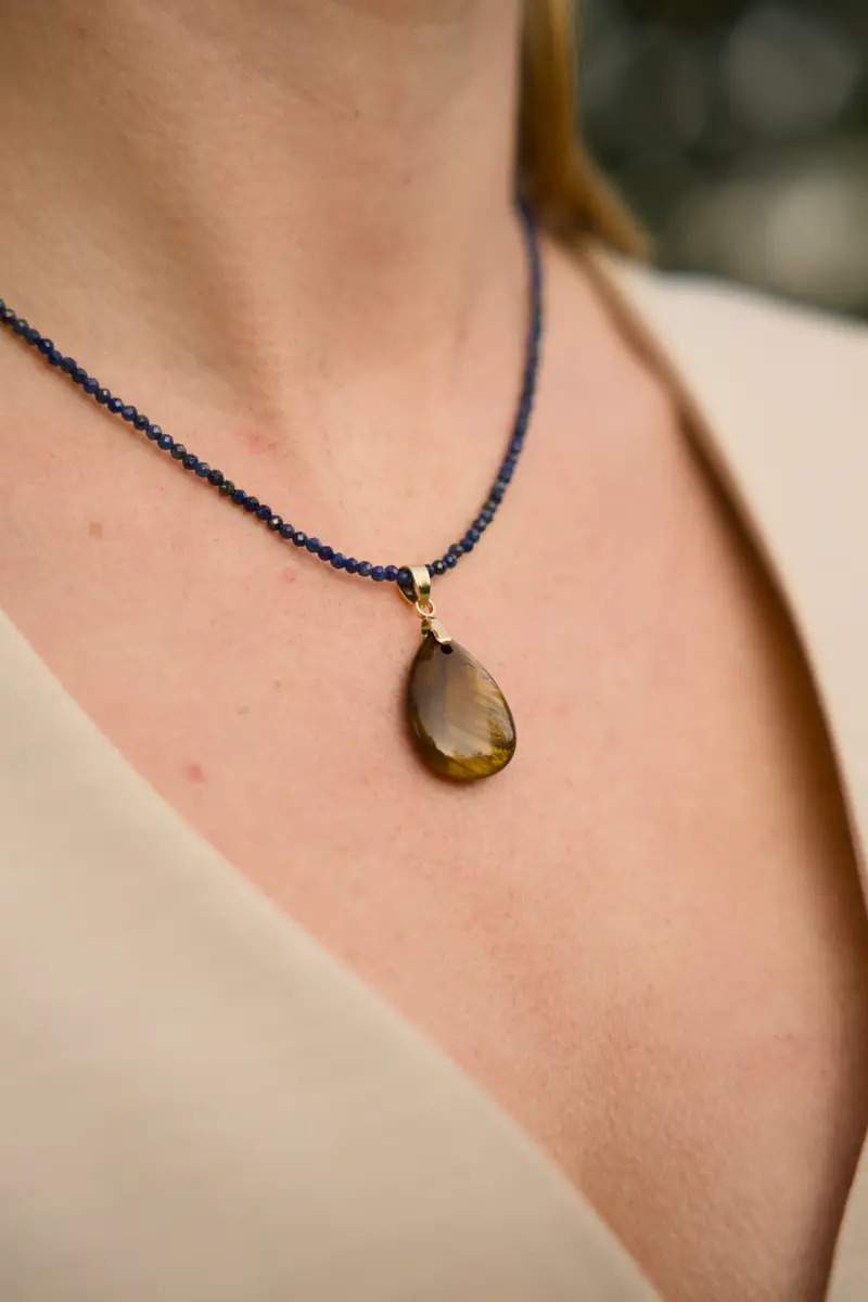 Lapis Lazuli Ketting met Tijgeroog Bedel