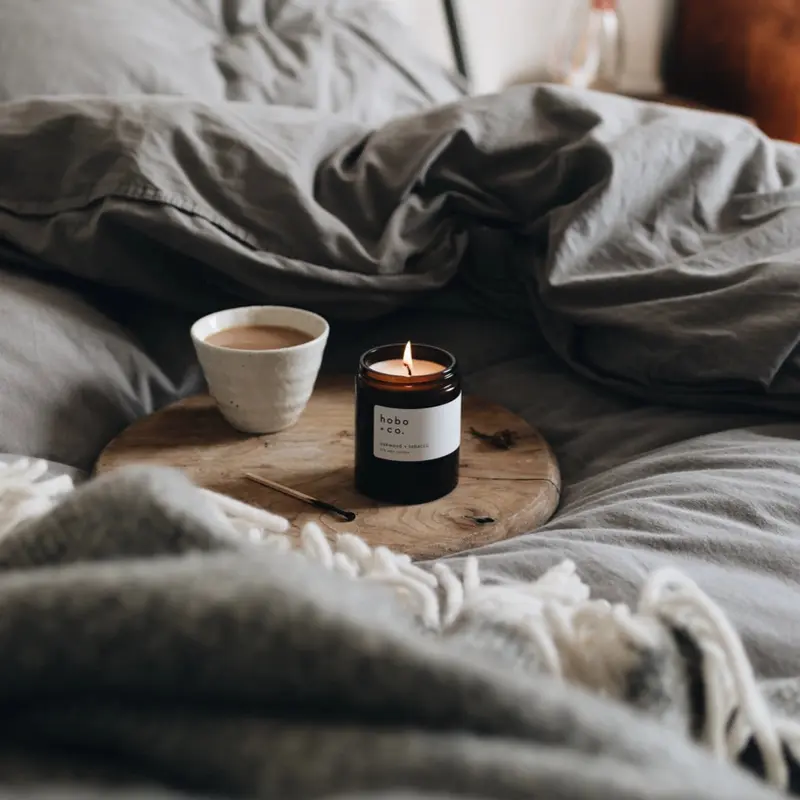 Medium Oakwood & Tobacco Soy Candle