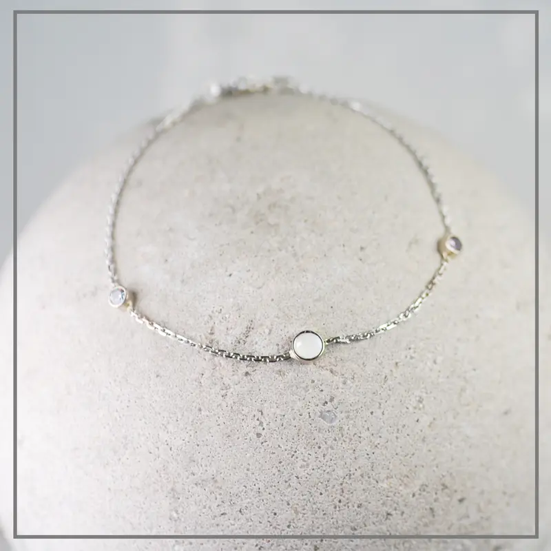 Moedermelk Armband Minimal in Witgoud met 2 Geboortestenen