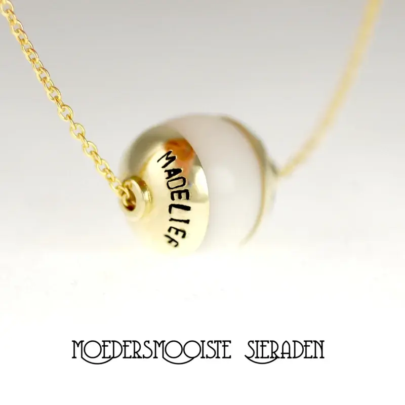 Moedermelk Kraal met gouden eindstukken