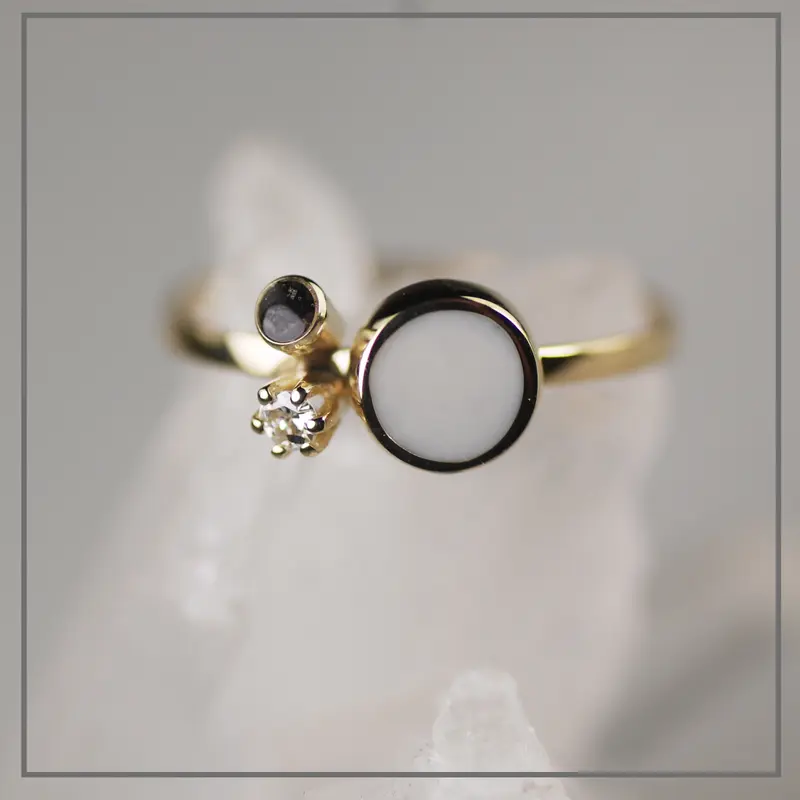 Moedermelk ring Marylin met geboortesteen en as