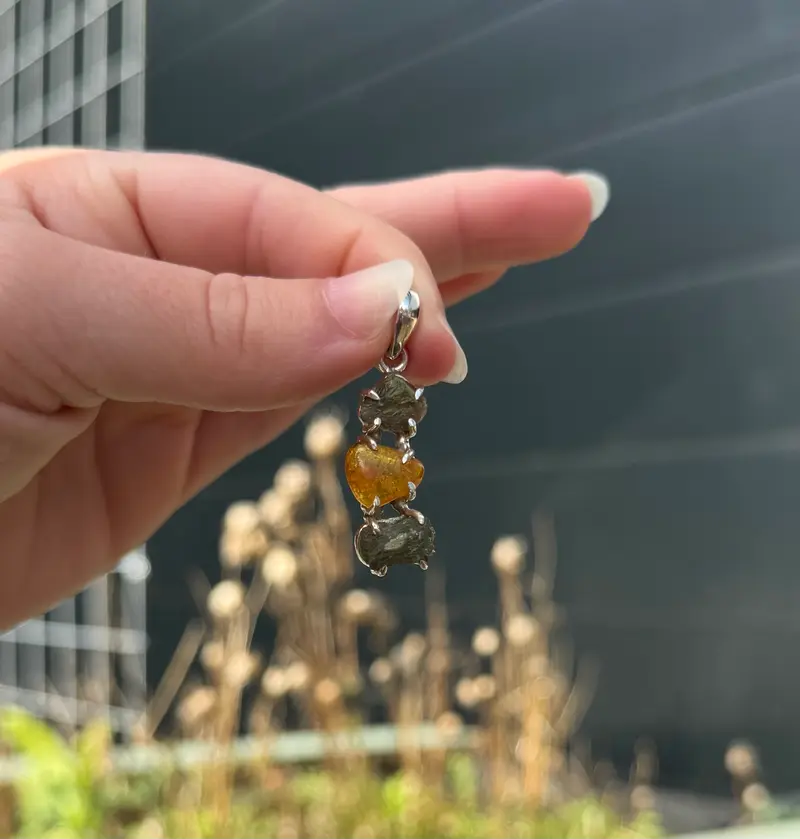 Moldaviet Dubbel en Amber Hanger 925 Zilver A12