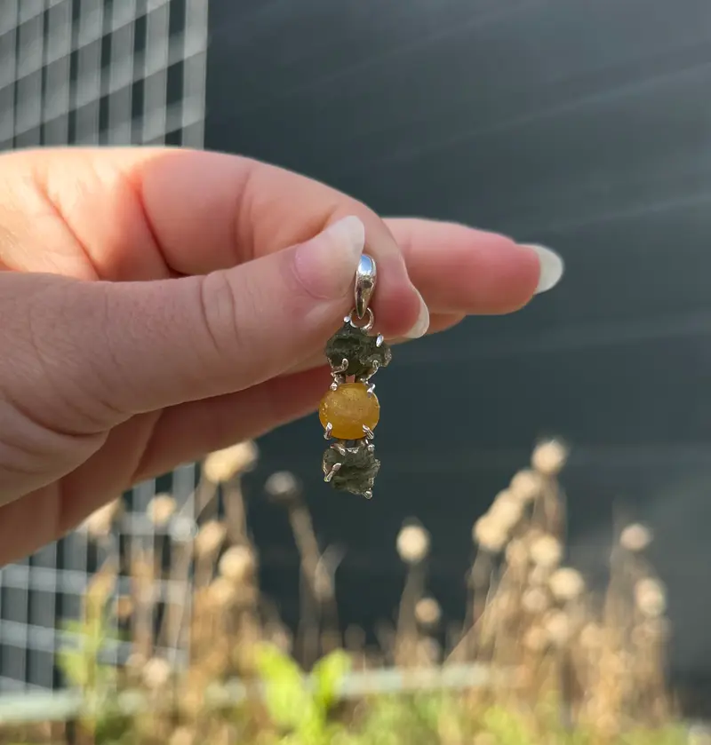 Moldaviet Dubbel en Amber Hanger 925 Zilver A16