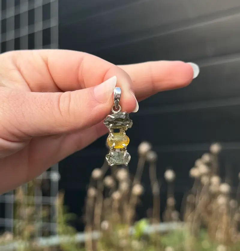 Moldaviet Dubbel en Amber Hanger 925 Zilver A17