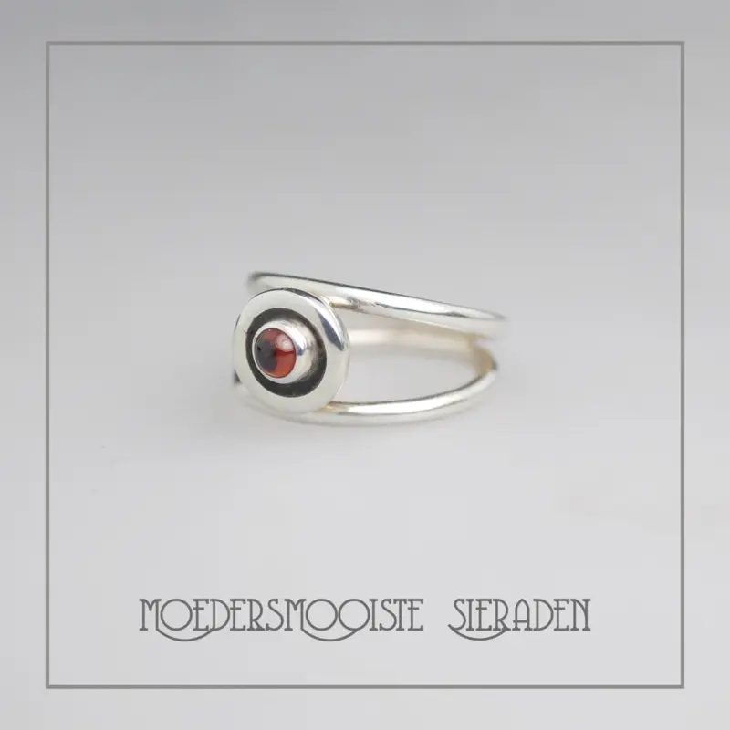 Ring Mauna Granaat Zilver