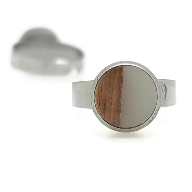 Ring RVS - Hout en resin melkwit
