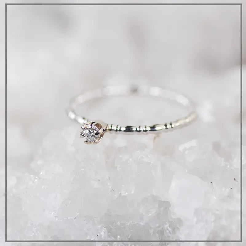 Ring Vintage witgoud met diamant