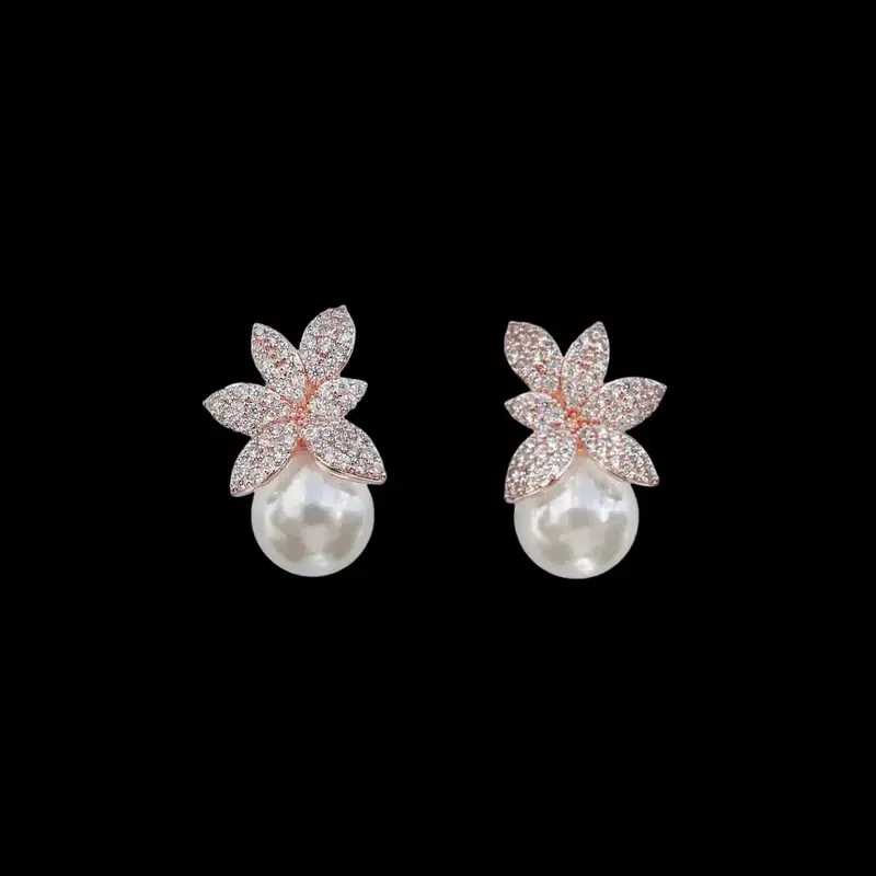 Roségoudkleurige Oorbellen met Parels en Zirkonia Stenen