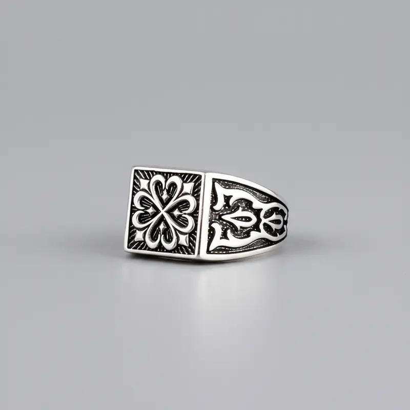 VARQ Herenring met Seltsjoek Motief – 925 Sterling Zilver