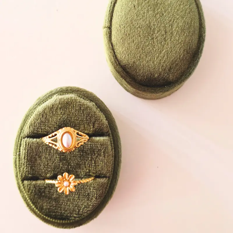Velvet ringdoosje ovaal olijfgroen