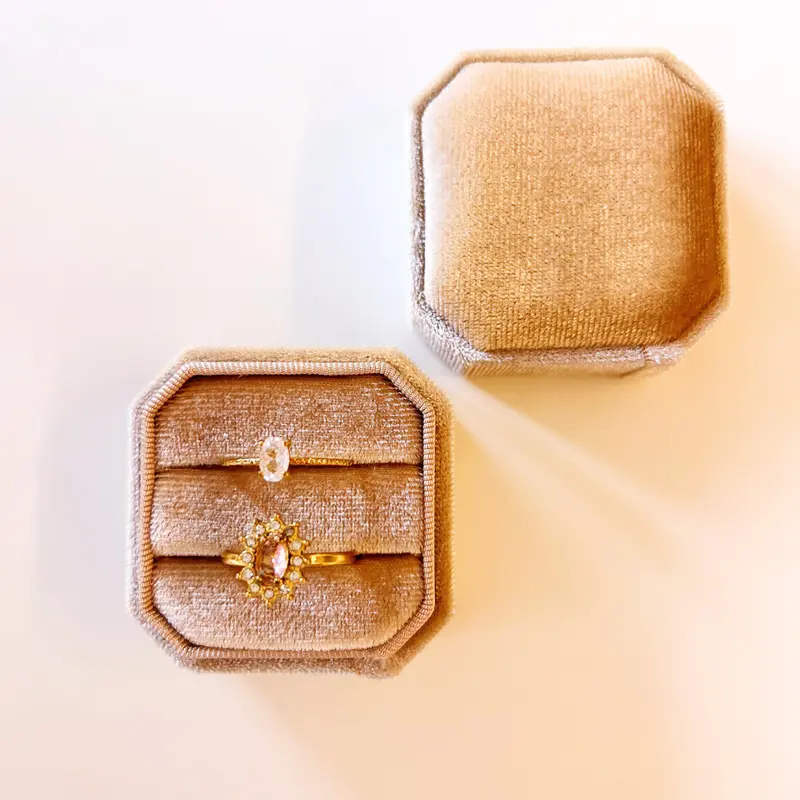 Velvet ringdoosje vierkant beige