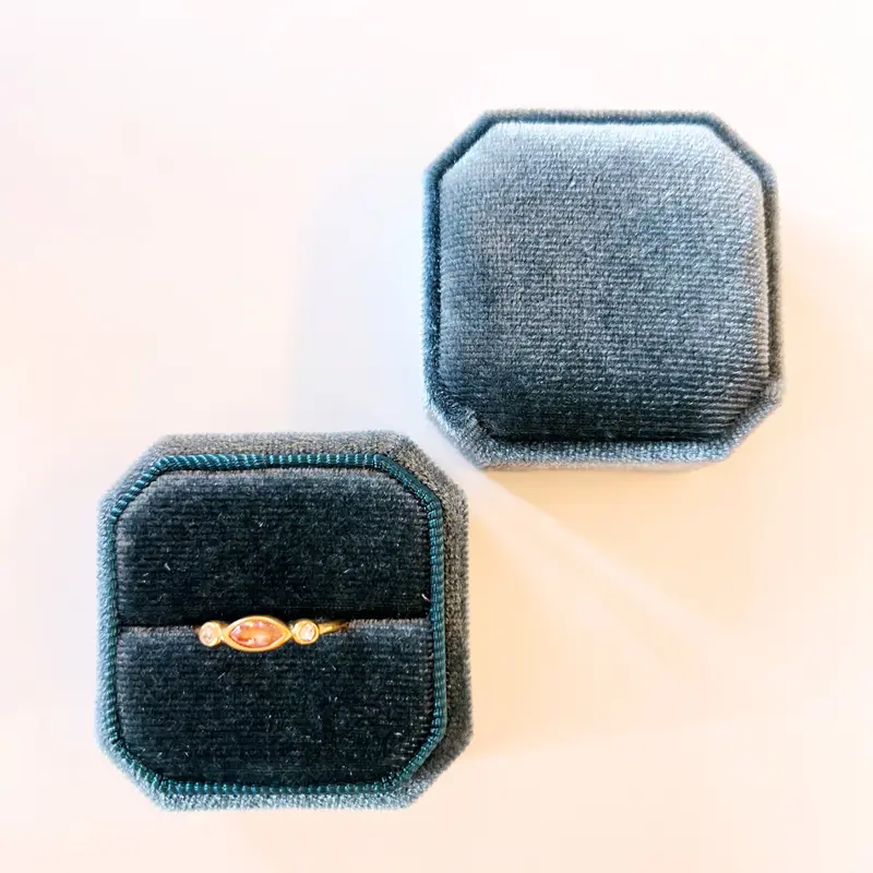 Velvet ringdoosje vierkant blauw