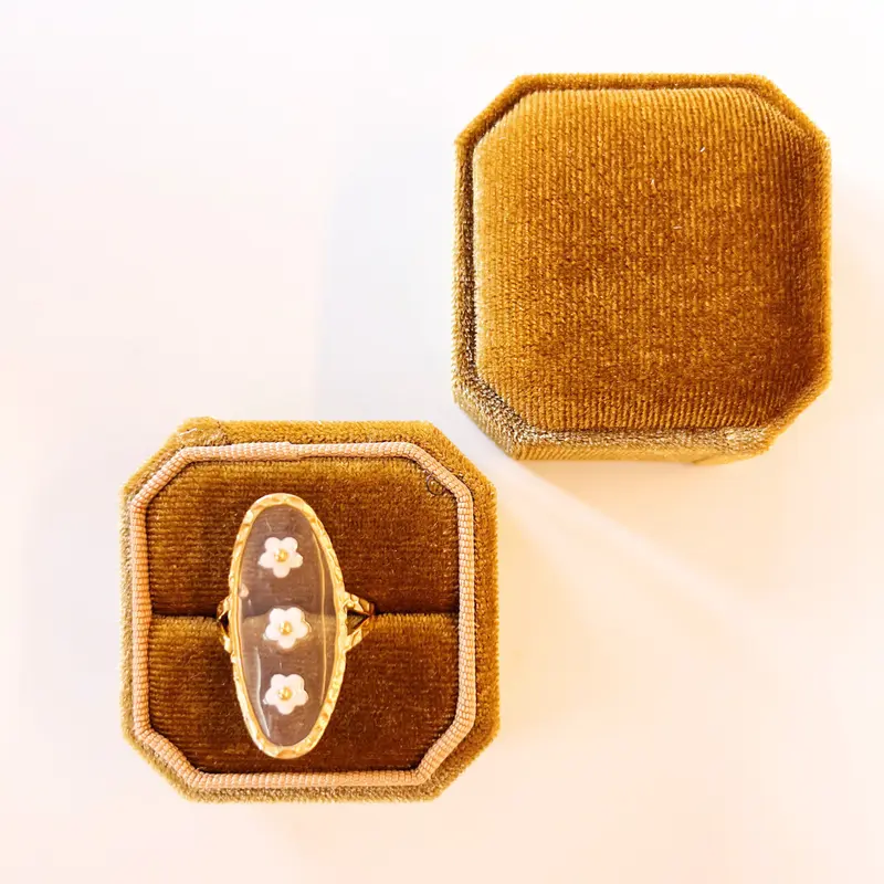 Velvet ringdoosje vierkant goud