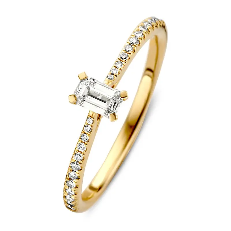 Verfijnde Geelgouden Ring met Baguette Diamant en Sprankelende Accenten – 14 Karaat Goud, 0.42ct Diamanten