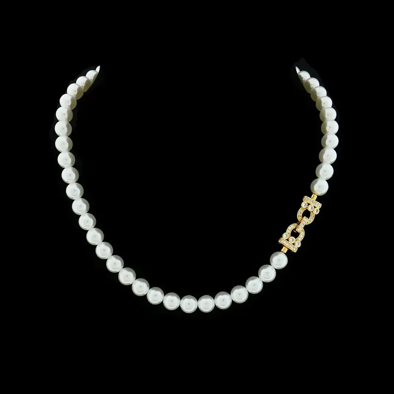 Victoria Parelcollier met Goudkleurig Slot met Zirkonia Stenen