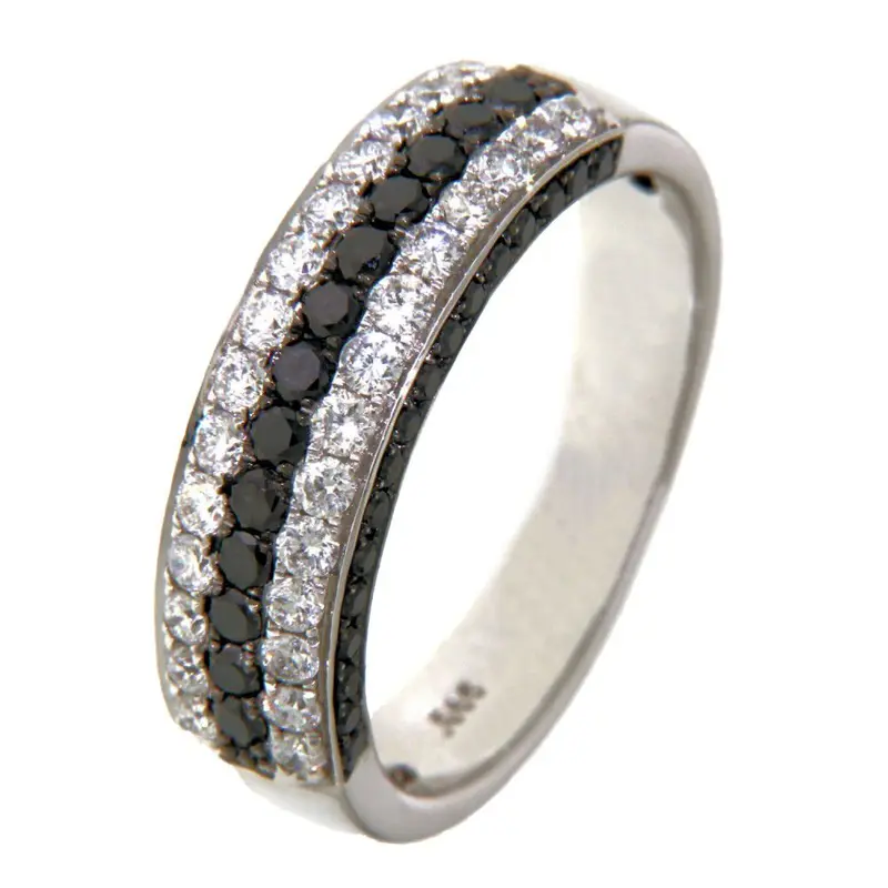 Witgouden Ring met Briljant en Zwarte Diamant in Pavézetting – Elegantie en Contrast