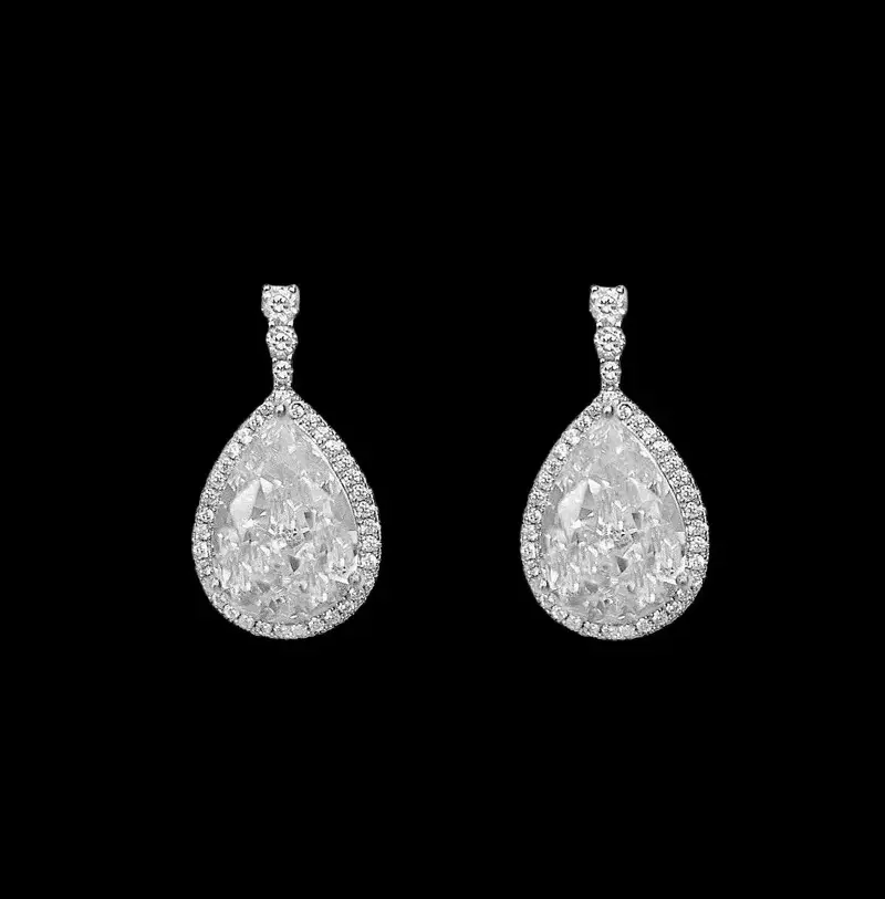 Zilverkleurig druppel oorbellen met zirkonia's