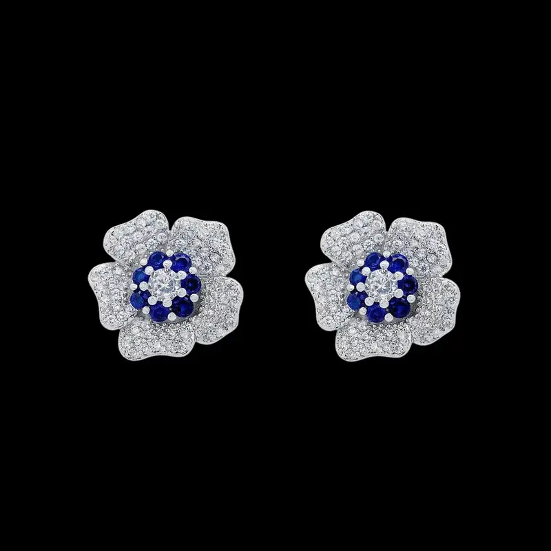 Zilverkleurige bloem oorbellen met blauwe en witte zirkonia stenen
