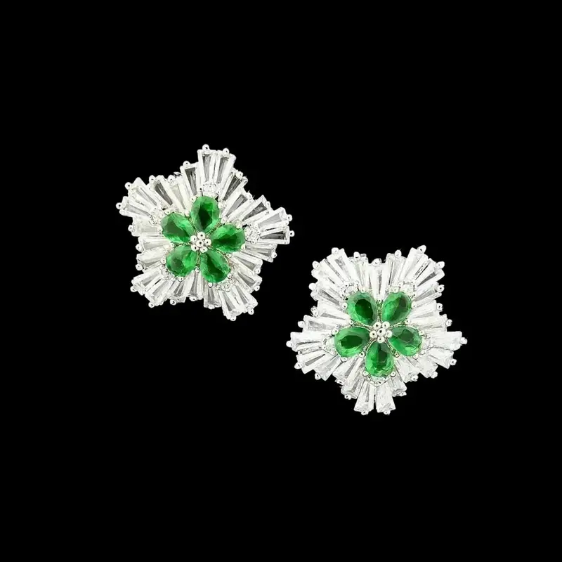 Zilverkleurige Bloem Oorbellen met Groene Zirkonia Stenen