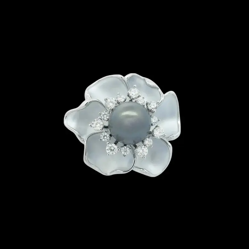 Zilverkleurige Calla Bloem Broche met Imitatieparel, Zirkonia en Emaille