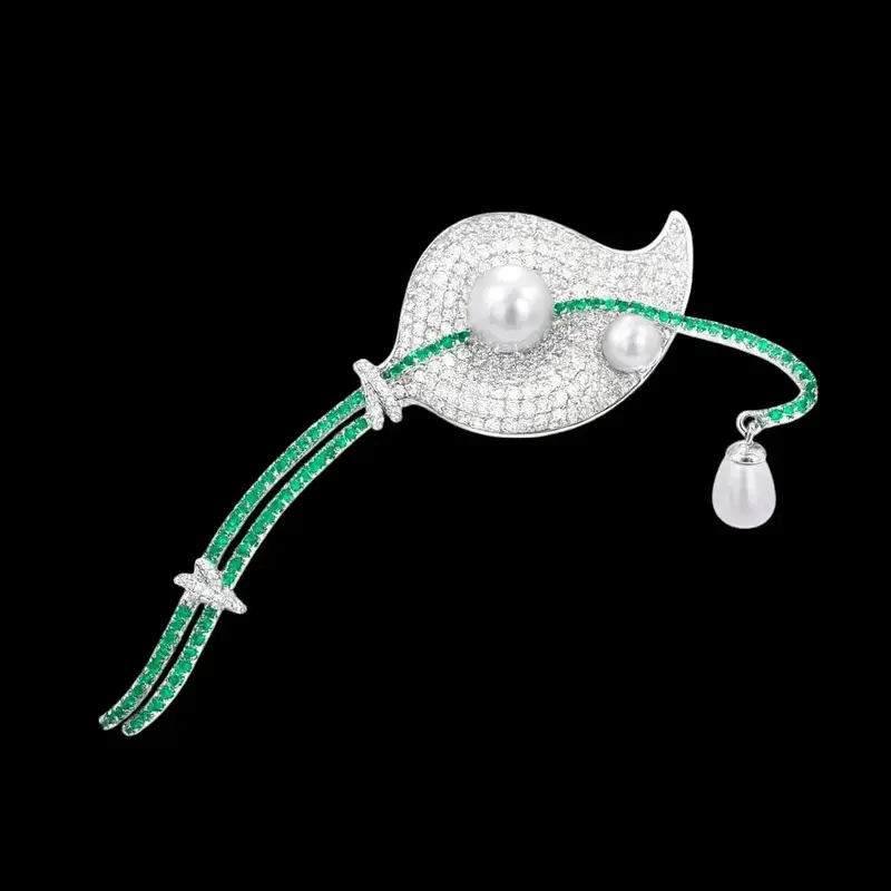 Zilverkleurige Calla Lelie Broche en Hanger met Zirkonia Stenen en Parels