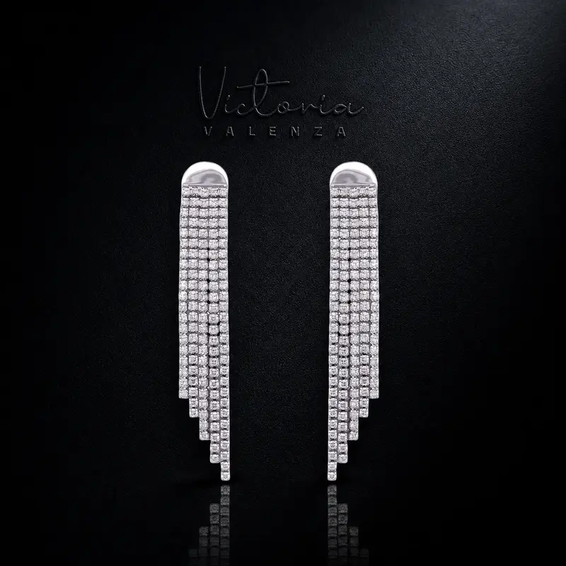 Zilverkleurige Cascade Oorbellen met Zirkonia Stenen