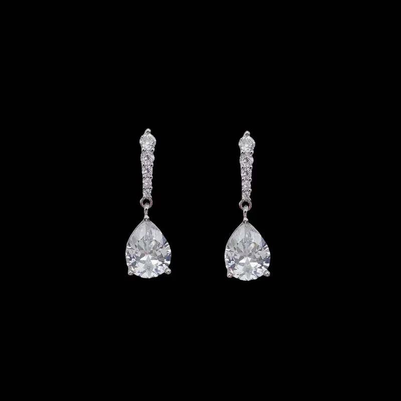 Zilverkleurige Cascade Oorbellen met Zirkonia Stenen