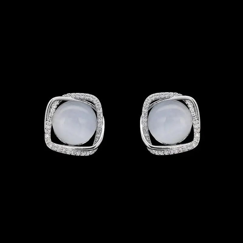 Zilverkleurige Cushion Clip Oorbellen met Maanstenen en Zirkonia Stenen