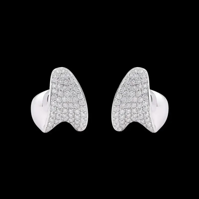 Zilverkleurige fantasie oorbellen pavé zirkonia stenen
