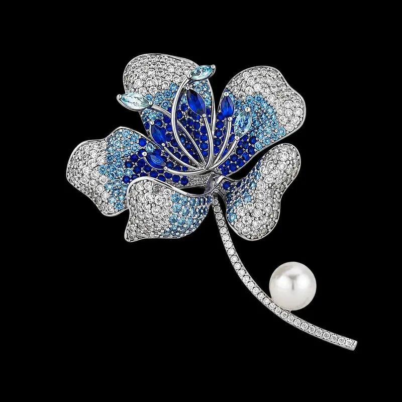 Zilverkleurige Hibiscus Broche met Saffierkleurige Zirkonia Stenen