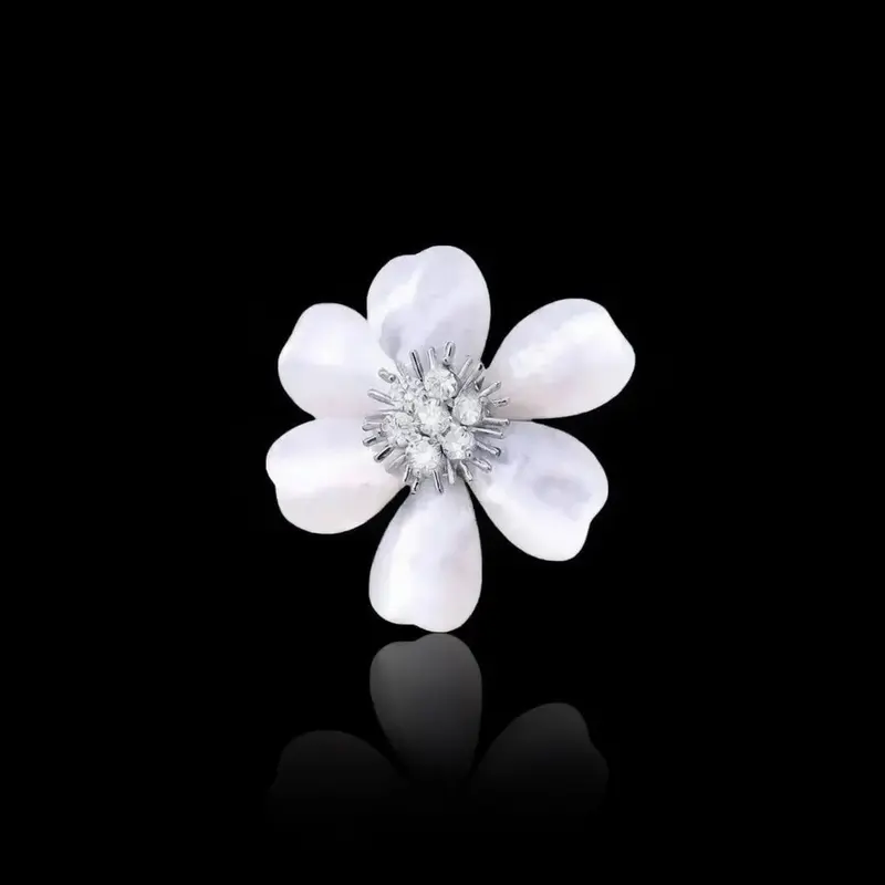Zilverkleurige Jasmijnbloem Broche met Zirkonia en Parelmoer