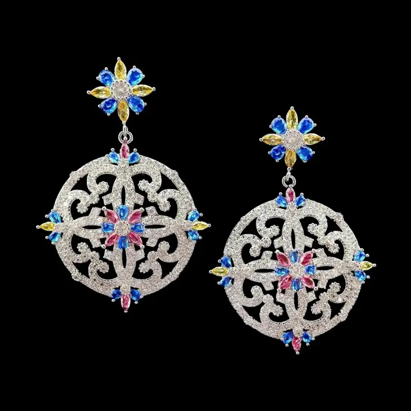 Zilverkleurige Mandalapatroon Oorbellen met Multicolor Zirkonia Stenen