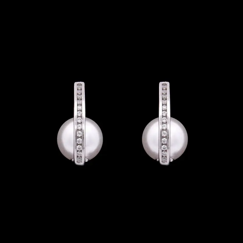 Zilverkleurige Oorbellen met Parels en Zirkonia Stenen