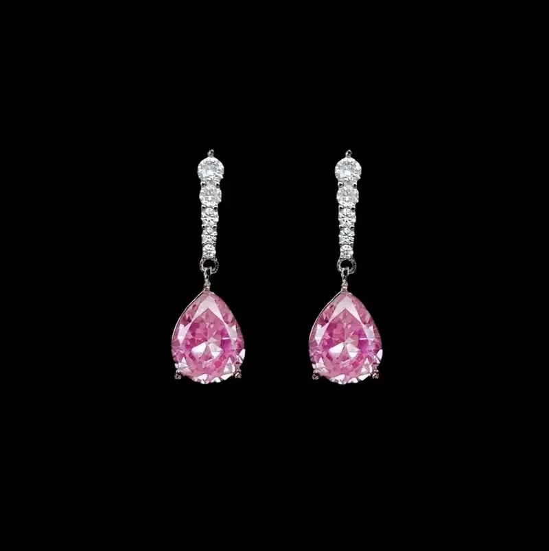 Zilverkleurige oorbellen met Roze en Witte Zirkonia’s