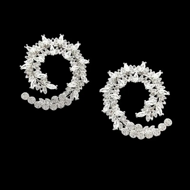 Zilverkleurige Oorbellen met Zirkonia Stenen